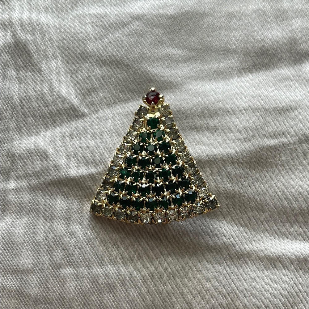 Sparkling Christmas Tree Pin Brooch Rhinestone Gold Tone Holiday Festive Women